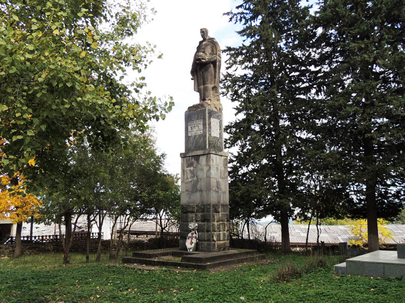 Памятник погибшим воинам жителям села Тог.