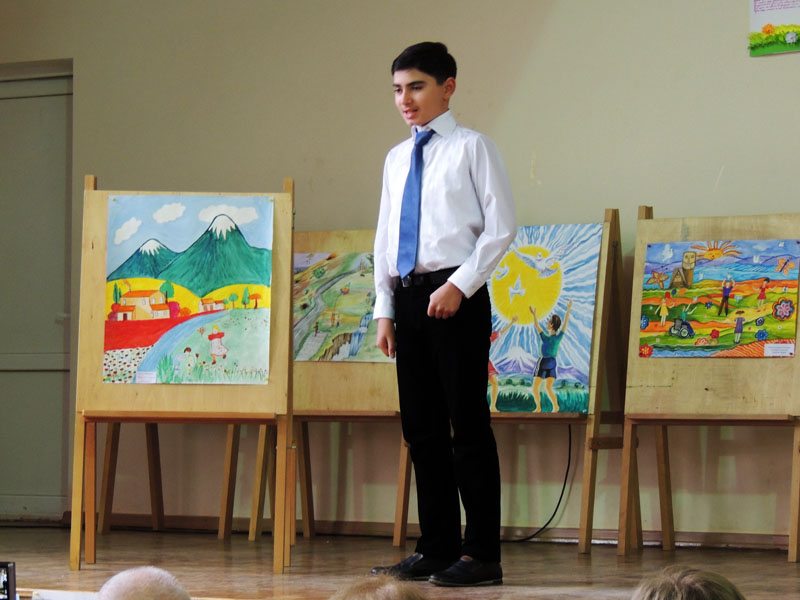 Свою работу презентует Артур Давидян, ученик 7 класса школы №7.