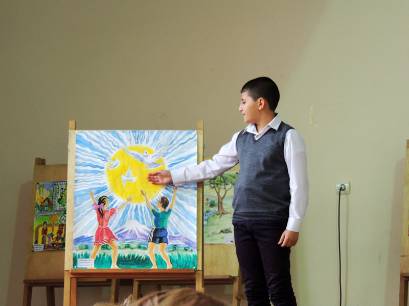 Свою работу презентует Левон Амбарцумян, ученик 8 класса школы №5.