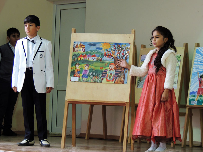 Свою работу презентуют Такуи Мирзоян и Аясер Амбарцумян , ученица 5 класса школы №1.