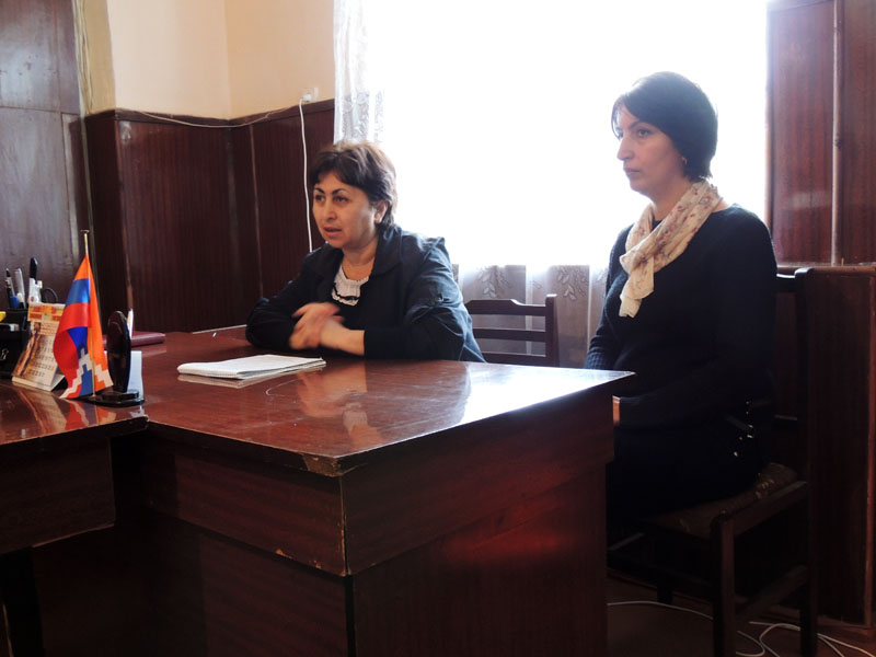 Кнара Балаян (слева) и Карине Дадамян организаторы встречи и обсуждения.