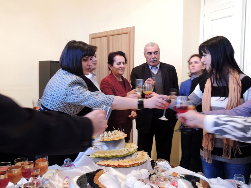Србуи Арзуманян поздравляет всех с Наступаюшим Новым годом, желает всем...
