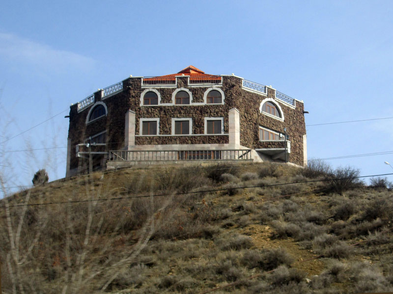 Ресторан-гостиница в г.Вайке Армении.