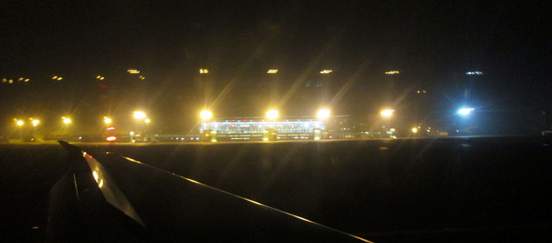  Поздней ночью приземлились в аэропорт Звартноц г.Еревана.