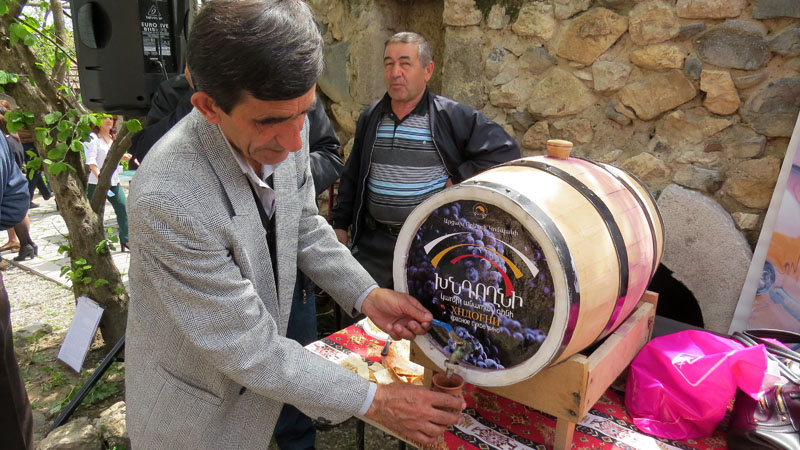 Бочка с карабахским вином 