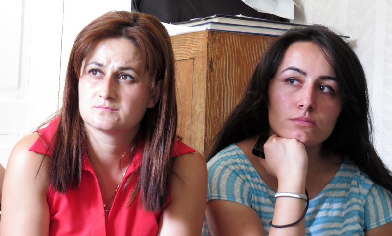 Марта Осипян (слева) и Маргарита Петросян, журналисты Архахпресс. Тема их очень заинтересовала.