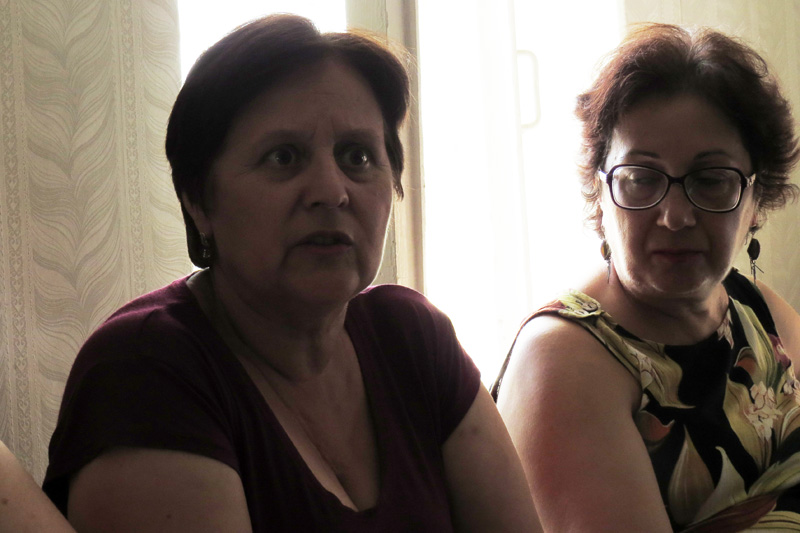 Смела Саруханян (крайняя слева) - главный специалист аппарата Министерства труда и социальных вопросов НКР