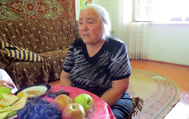 т.Женя говорит о судьбе своей семьи, через чего им пришлось пройти... т.Женя говорит о судьбе своей семьи, через чего им пришлось пройти...