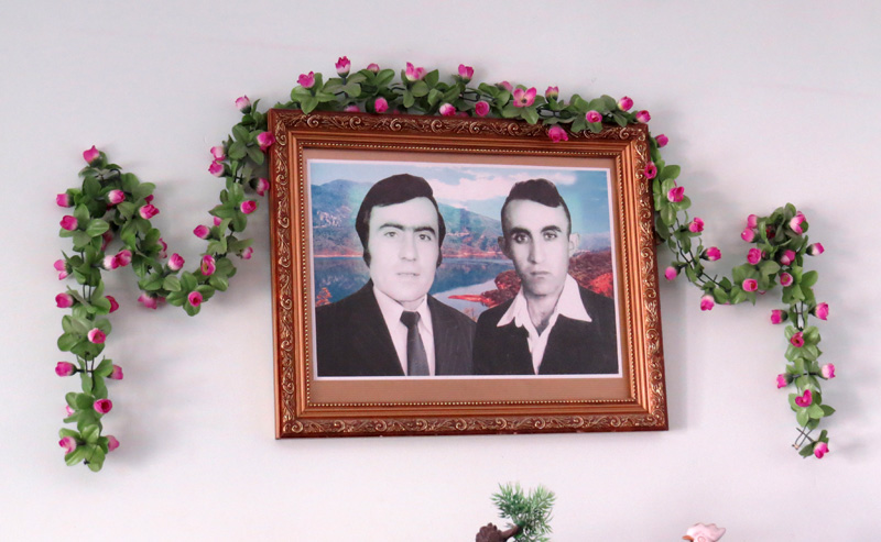 На фото слева сын Лёва, рядом супруг т.Жени Бархудар. Фотомонтаж.