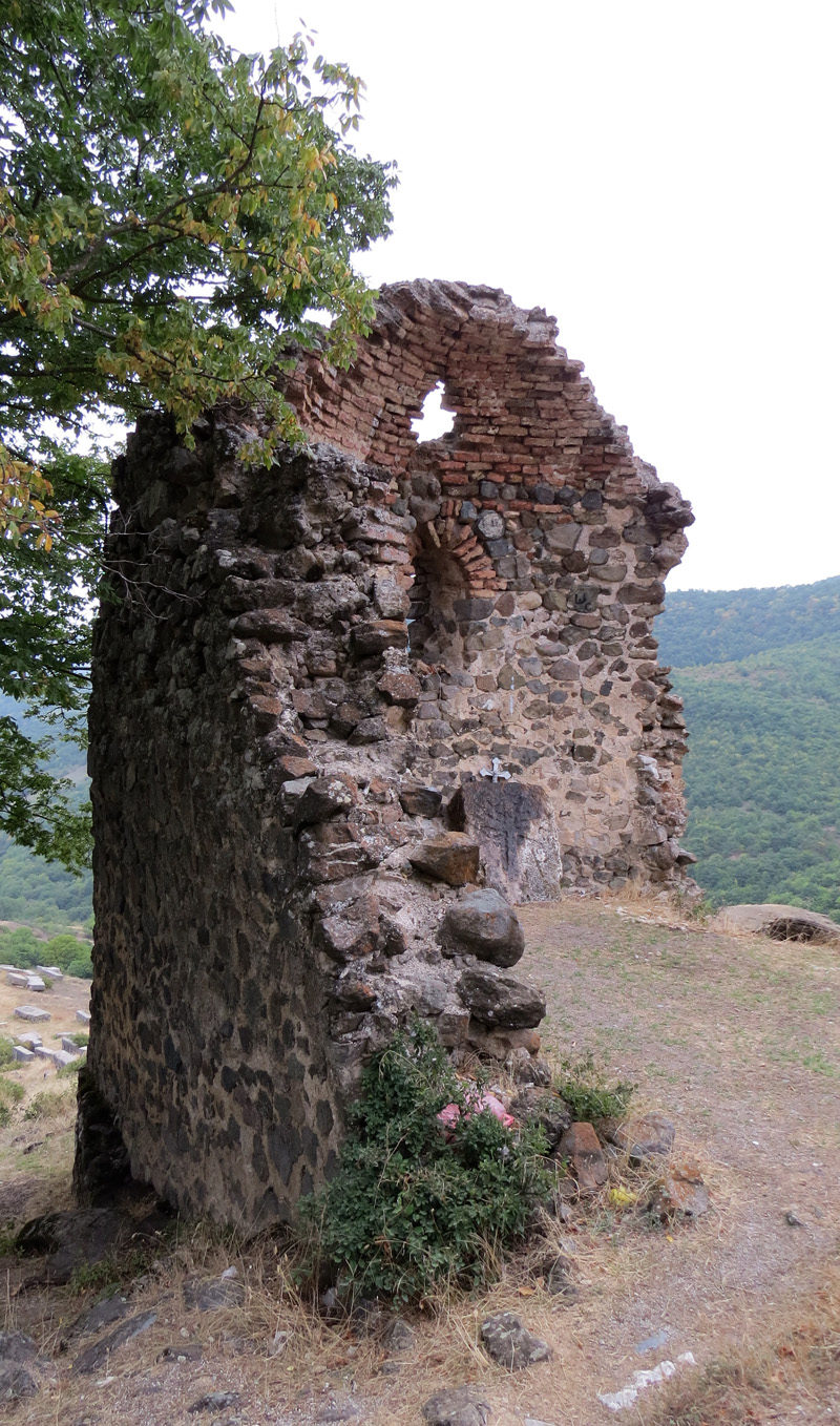 Западная часть. Монастырь Кармир хач 11 век
