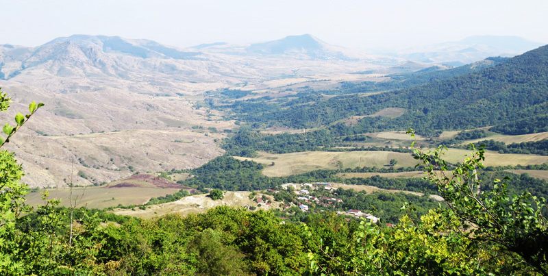 Панорама. Внизу видно село Мсмына.