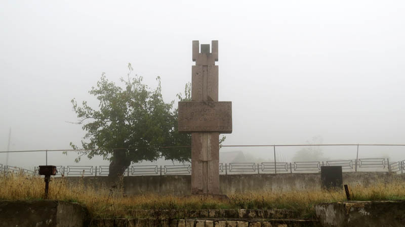 Памятник погибшим Сарнахпюрцам в Великой Отечественной войне.