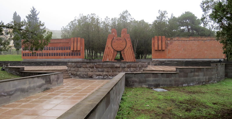 Мемориал, посвящённый сельчанам, погибшим в Великой Отечественной и карабахской войнах.
