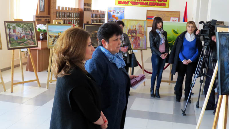 Открытие мероприятия. Слева  директор государственной некоммерческой организации музеев НКР Лусине Гаспарян и директор школы Аванесян Марелла.