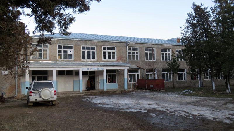 Здание туминской средней школы. Функционирует с 1977 года.
