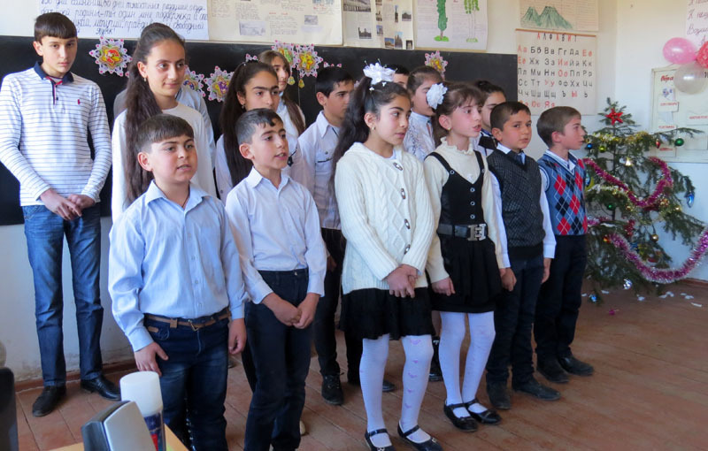  Ученики 5-10 классов исполнили русские песни, декламировали стихи русских поэтов.