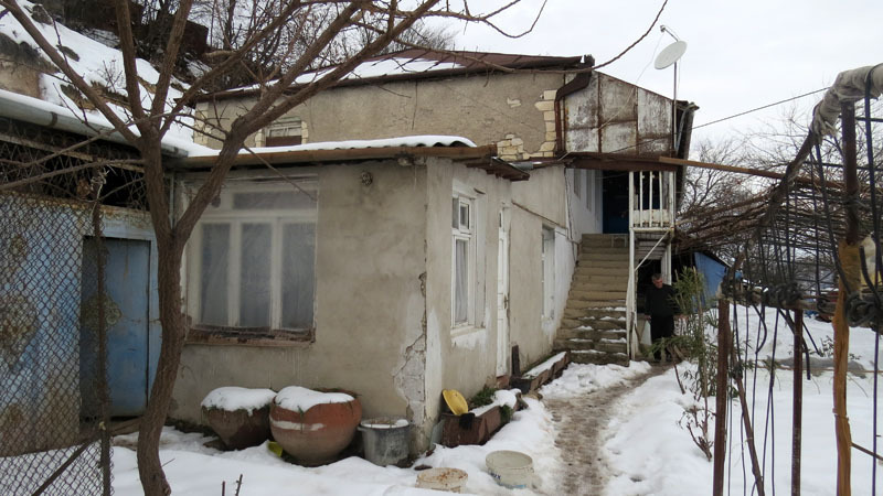  Дом с пристройкой, где живёт семья Ярослава.