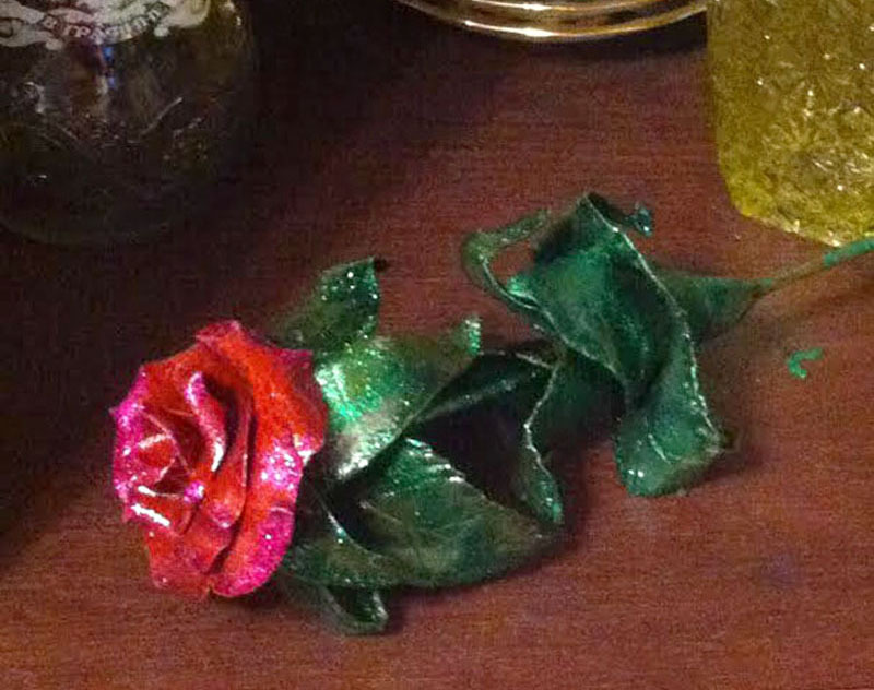 Эта роза сделана из хлеба руками заключённого.