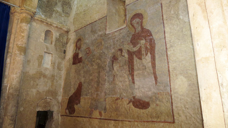 Отреставрированные фески в монастыре Дадиванк.  Работали итальянские мастера.