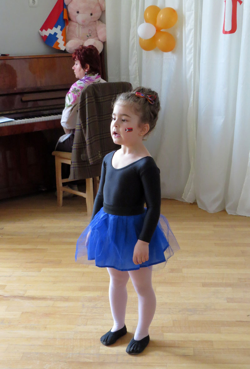 Утренник в Степанакертском детсаду. Утренник в Степанакертском детсаду.