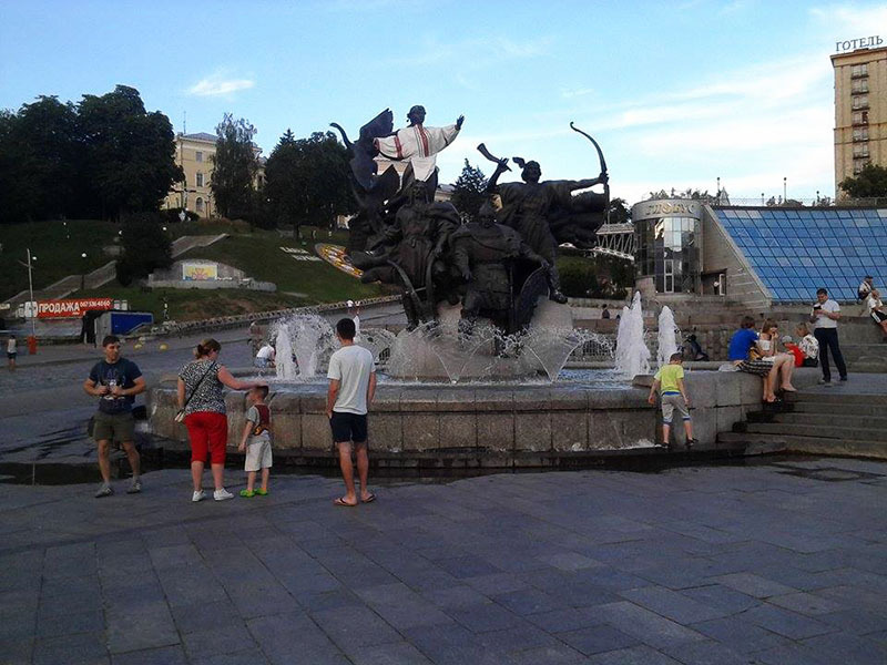 Памятник основателям Киева. Братьям Кию, Щеке, Хориве и их сестре Лыбеди.