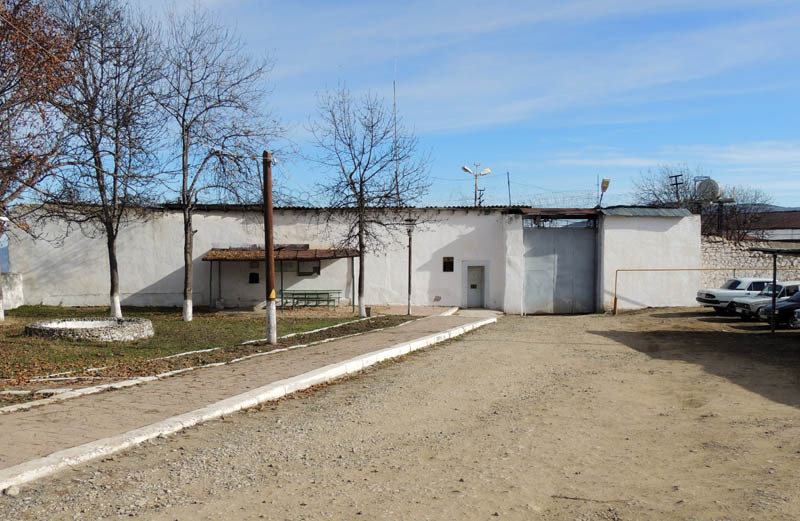 Шушинская тюрьма. Вид на центральный вход.