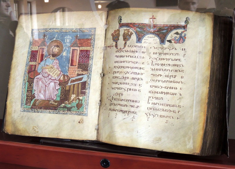 ЕВАНГЕЛИЕ. Рук. 1053 г., монастырь Сандухк. Писец и художник Ованес.